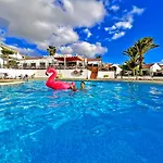 At The Beach, Sunny & 2 Heated Pools, Large Terrace, In * Адехе