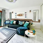 At The Beach, Sunny & 2 Heated Pools, Large Terrace, In Апартаменти