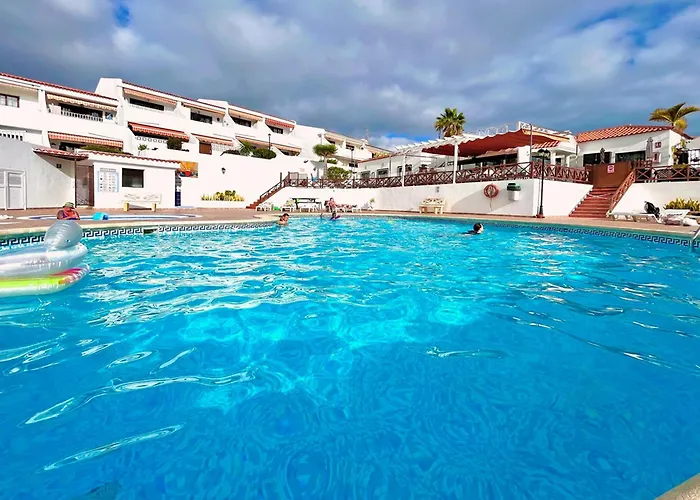 At The Beach, Sunny & 2 Heated Pools, Large Terrace, In Appartement