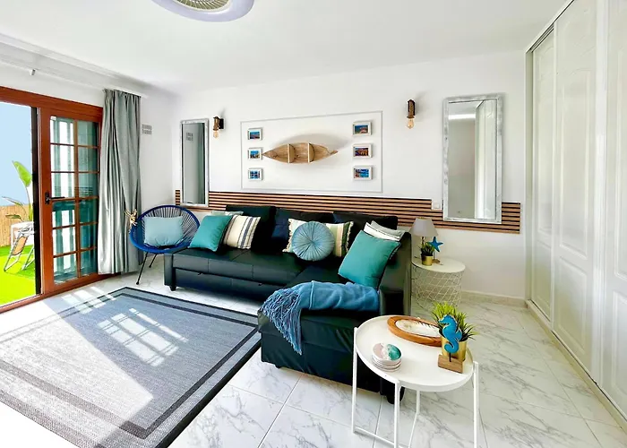 At The Beach, Sunny & 2 Heated Pools, Large Terrace, In Appartement