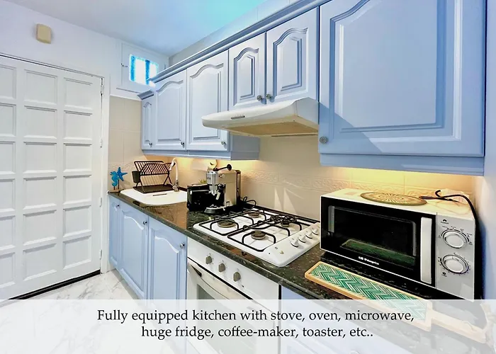 At The Beach, Sunny & 2 Heated Pools, Large Terrace, In Appartement