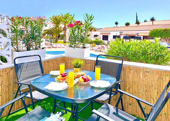 At The Beach, Sunny & 2 Heated Pools, Large Terrace, In Appartement