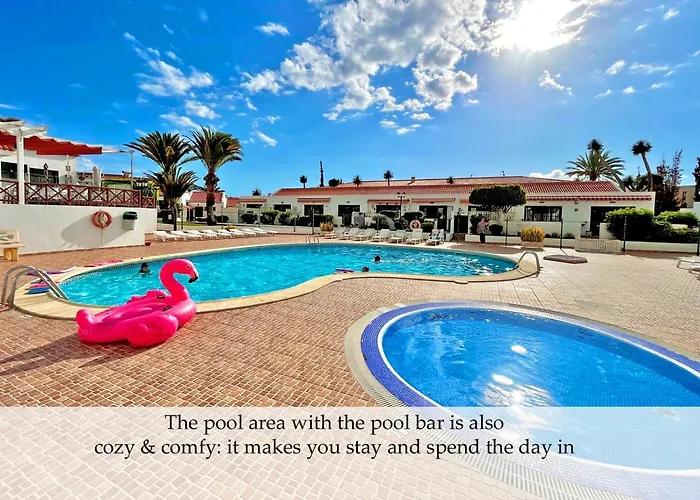 At The Beach, Sunny & 2 Heated Pools, Large Terrace, In Appartement *