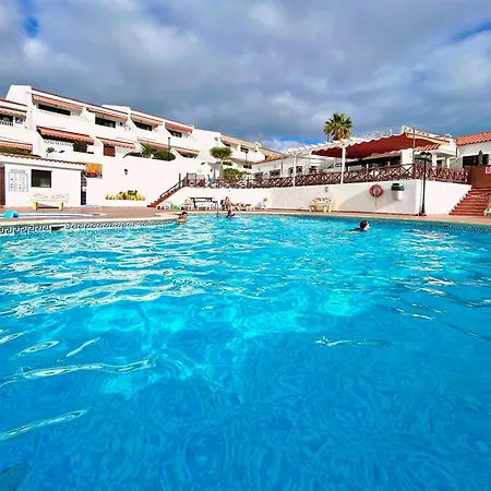 At The Beach, Sunny & 2 Heated Pools, Large Terrace, In Apartamento