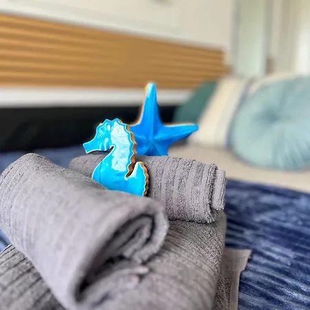 At The Beach, Sunny & 2 Heated Pools, Large Terrace, In Apartment *