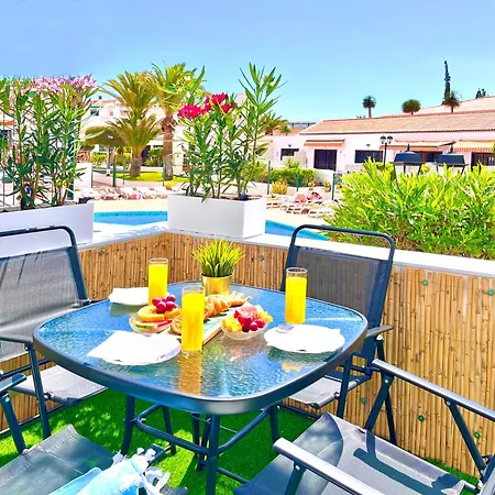 At The Beach, Sunny & 2 Heated Pools, Large Terrace, In Lejlighed