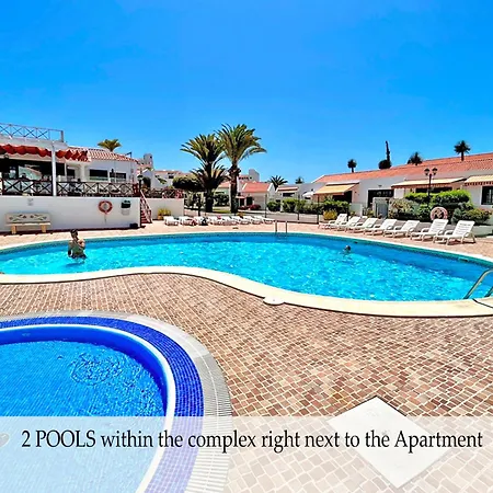 At The Beach, Sunny & 2 Heated Pools, Large Terrace, In アパート